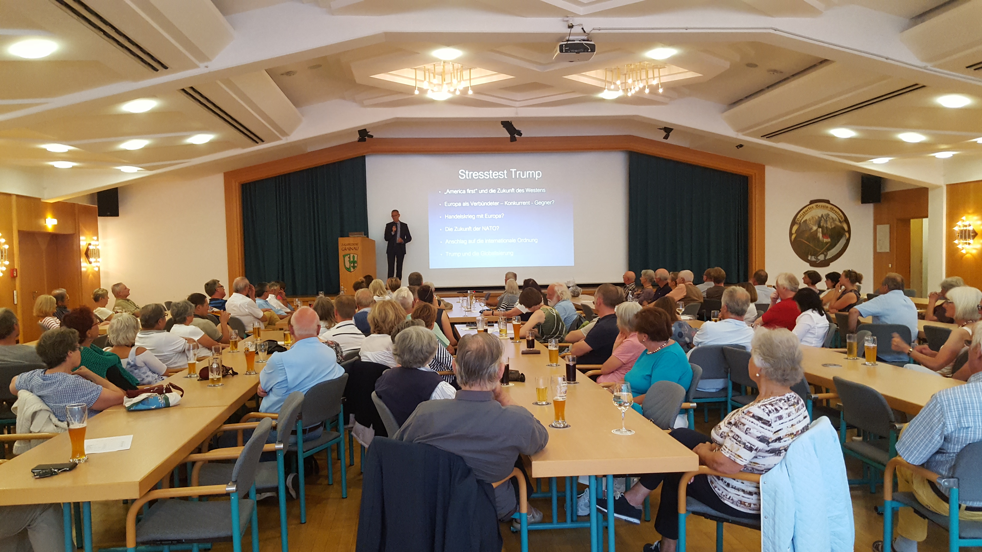 Politischer Abend mit zahlreichen Zuschauen